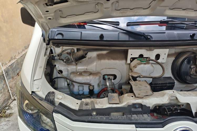 Used Dongfeng Yufeng EM26  Engine Bay Right