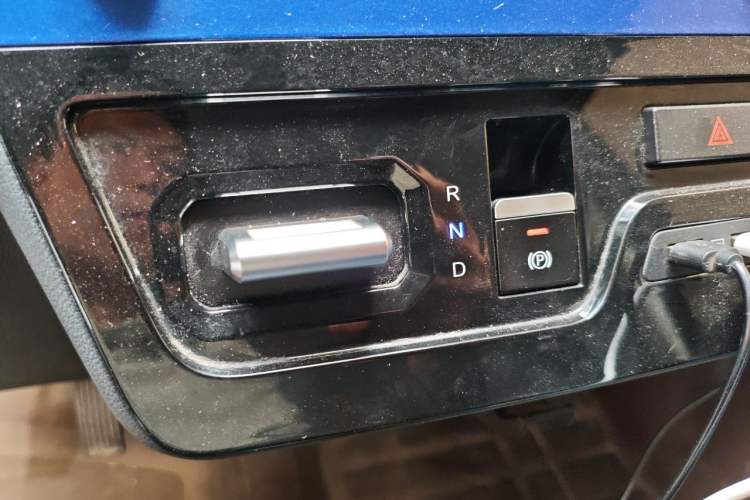Used Dongfeng Yufeng EM26  Gear Lever
