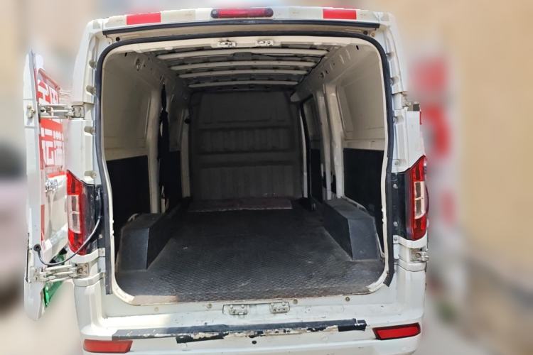 Used Dongfeng Yufeng EM26  Trunk