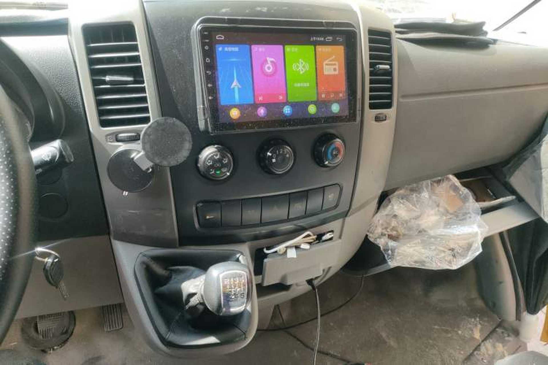 Used Dongfeng Yufeng EV 2018 EA100 Logistics Vehicle 95 kWh Audio And AC Panel
