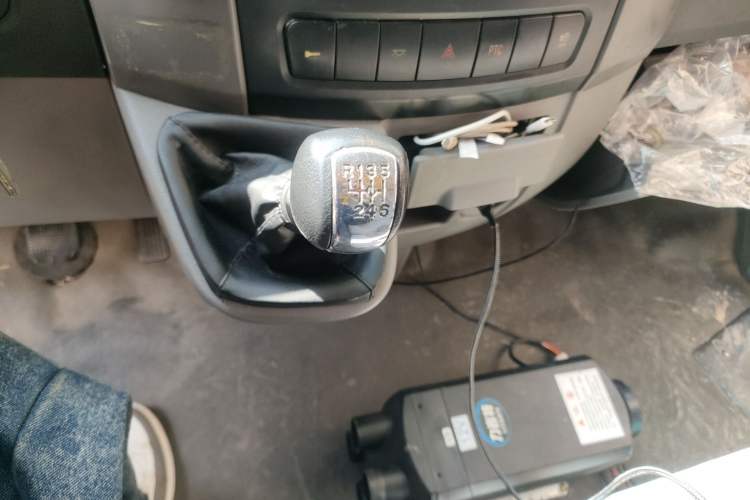 Used Dongfeng Yufeng EV 2018 EA100 Logistics Vehicle 95 kWh Gear Lever