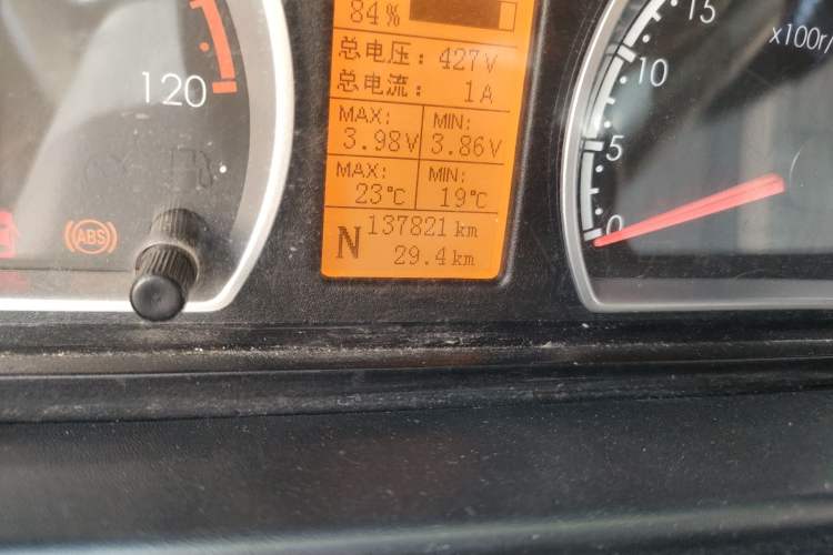 Used Dongfeng Yufeng EV 2018 EA100 Logistics Vehicle 95 kWh Odometer Close Up