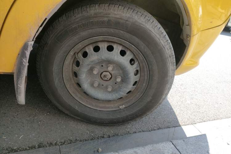 Used Dongfeng Yufeng EV 2018 EA100 Logistics Vehicle 95 kWh Right Front Wheel Hub