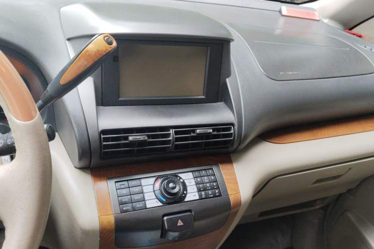 Used Dongfeng Yumsun 2009 2.5L Automatic Luxury Edition Audio And AC Panel