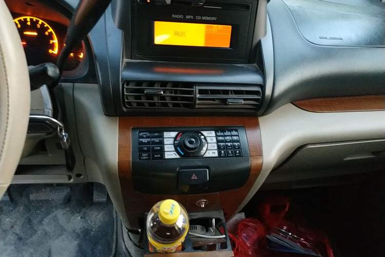 Used Dongfeng Yumsun 2009 2.5L Automatic Luxury Edition Audio And AC Panel