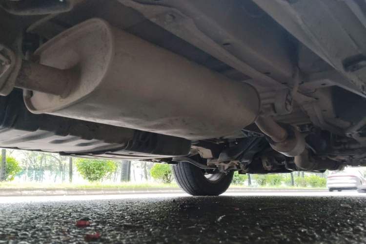 Used Dongfeng Yumsun 2009 2.5L Automatic Luxury Edition Chassis Rear Right