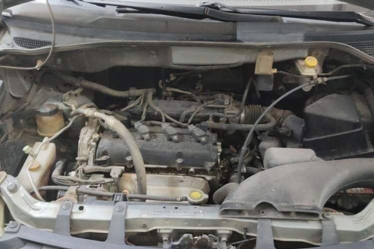 Used Dongfeng Yumsun 2009 2.5L Automatic Luxury Edition Engine Bay