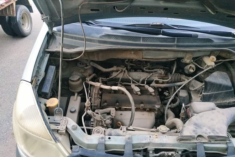 Used Dongfeng Yumsun 2009 2.5L Automatic Luxury Edition Engine Bay Right