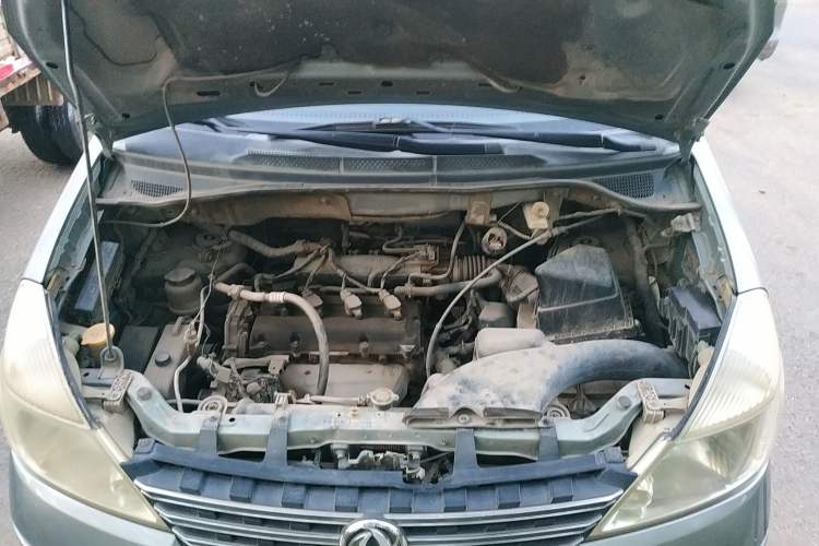 Used Dongfeng Yumsun 2009 2.5L Automatic Luxury Edition Engine Bay