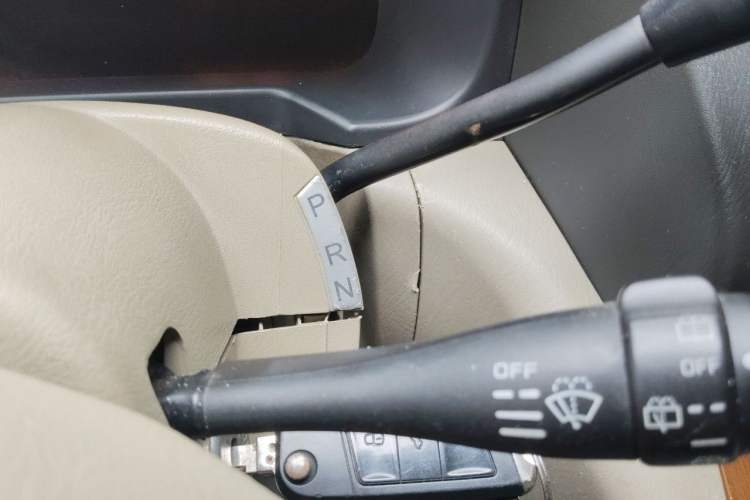 Used Dongfeng Yumsun 2009 2.5L Automatic Luxury Edition Gear Lever