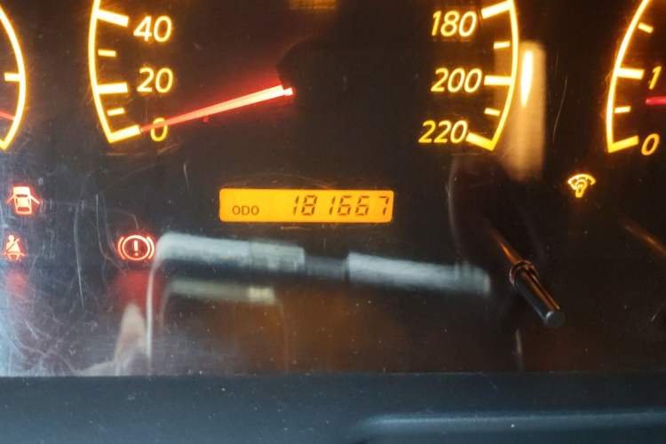 Used Dongfeng Yumsun 2009 2.5L Automatic Luxury Edition Odometer Close Up