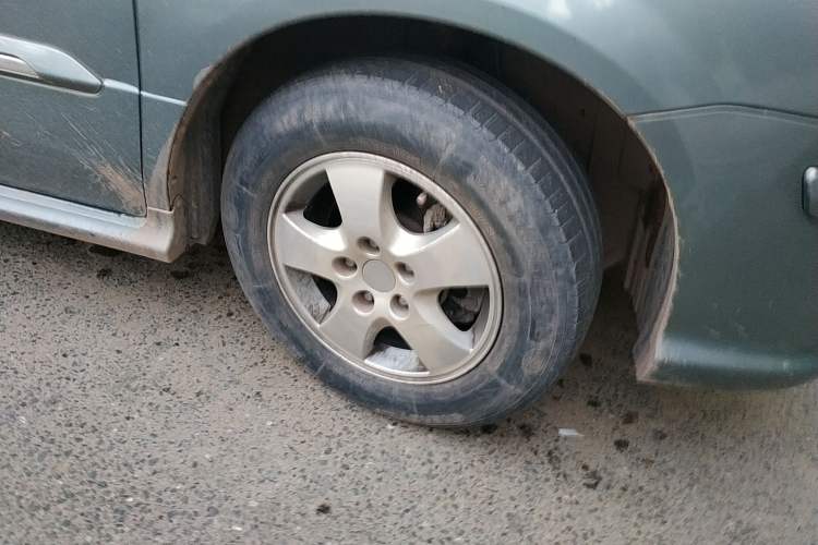 Used Dongfeng Yumsun 2009 2.5L Automatic Luxury Edition Right Front Wheel Hub