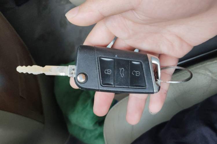 Used Dongfeng Yumsun 2009 2.5L Automatic Luxury Edition Vehicle Key