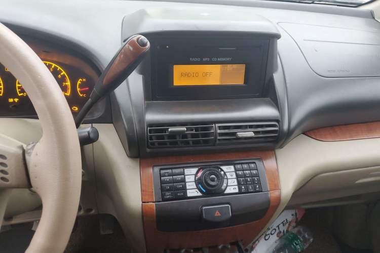 Used Dongfeng Yumsun 2009 2.5L Automatic Luxury Edition Audio And AC Panel