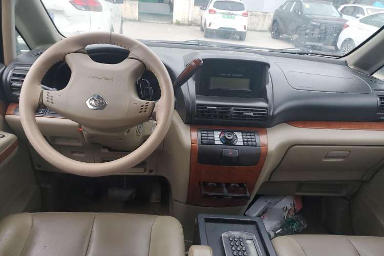 Used Dongfeng Yumsun 2009 2.5L Automatic Luxury Edition Center Console