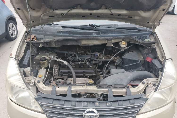 Used Dongfeng Yumsun 2009 2.5L Automatic Luxury Edition Engine Bay