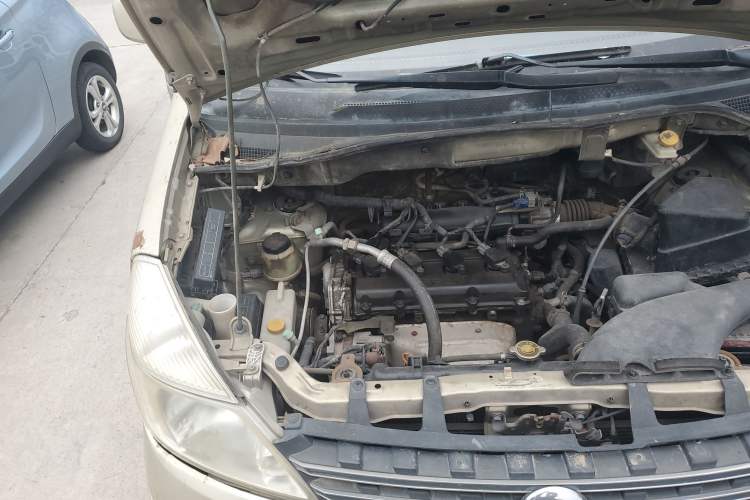 Used Dongfeng Yumsun 2009 2.5L Automatic Luxury Edition Engine Bay Right