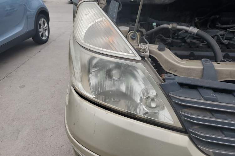Used Dongfeng Yumsun 2009 2.5L Automatic Luxury Edition Right Front Headlight