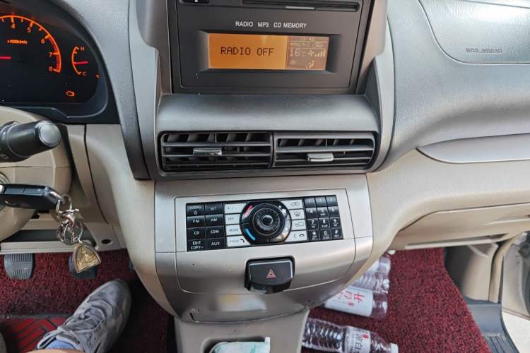 Used Dongfeng Yumsun 2009 2.0L Manual Luxury Edition Audio And AC Panel