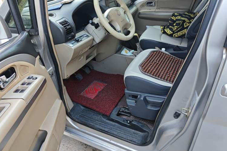 Used Dongfeng Yumsun 2009 2.0L Manual Luxury Edition Driver Seat