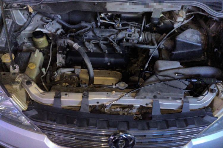 Used Dongfeng Yumsun 2009 2.5L Automatic Luxury Edition Engine Bay