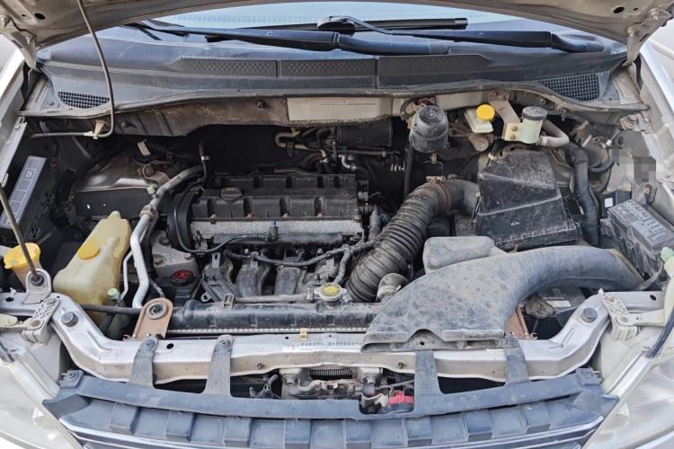 Used Dongfeng Yumsun 2009 2.0L Manual Luxury Edition Engine Bay