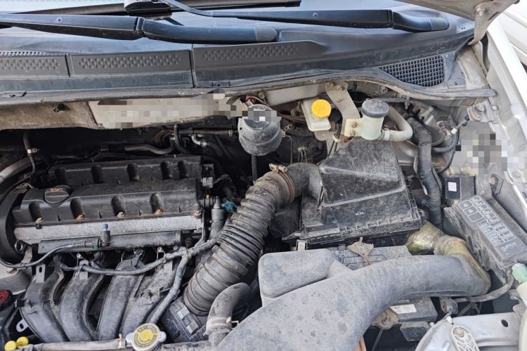 Used Dongfeng Yumsun 2009 2.0L Manual Luxury Edition Engine Bay Left