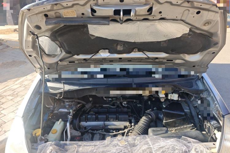 Used Dongfeng Yumsun 2009 2.0L Manual Luxury Edition Engine Bay