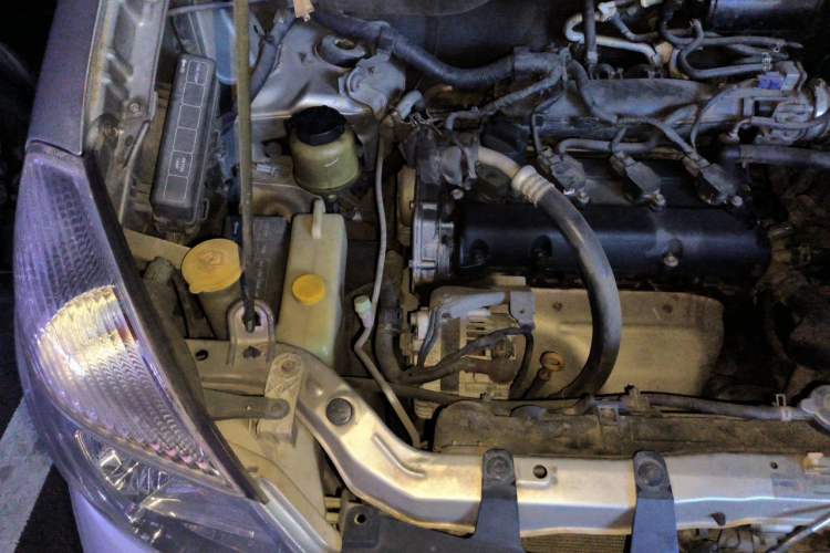 Used Dongfeng Yumsun 2009 2.5L Automatic Luxury Edition Engine Bay Right