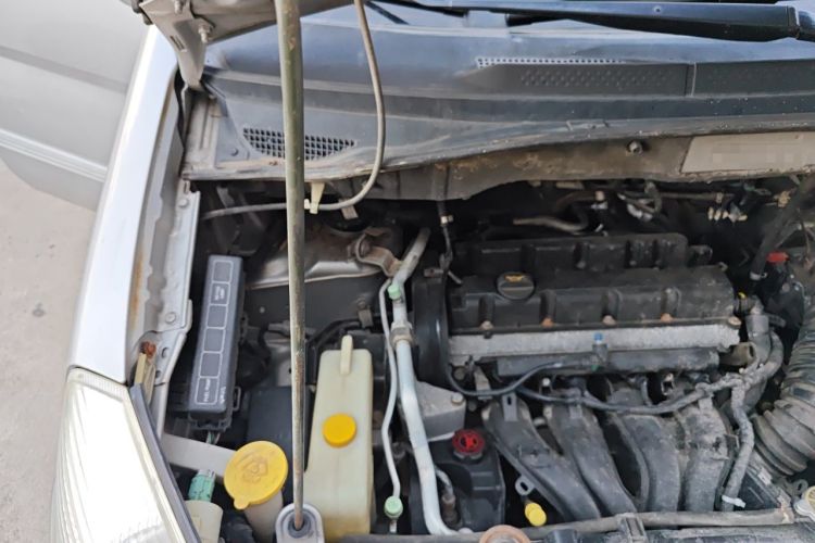 Used Dongfeng Yumsun 2009 2.0L Manual Luxury Edition Engine Bay Right