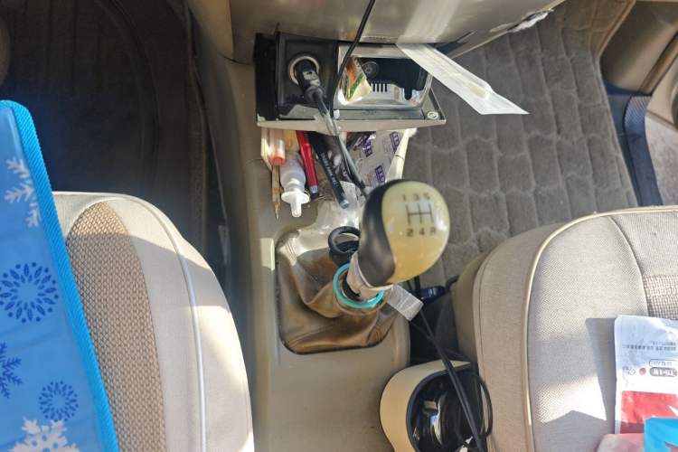 Used Dongfeng Yumsun 2009 2.0L Manual Luxury Edition Gear Lever