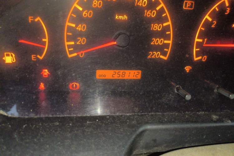 Used Dongfeng Yumsun 2009 2.5L Automatic Luxury Edition Odometer Close Up