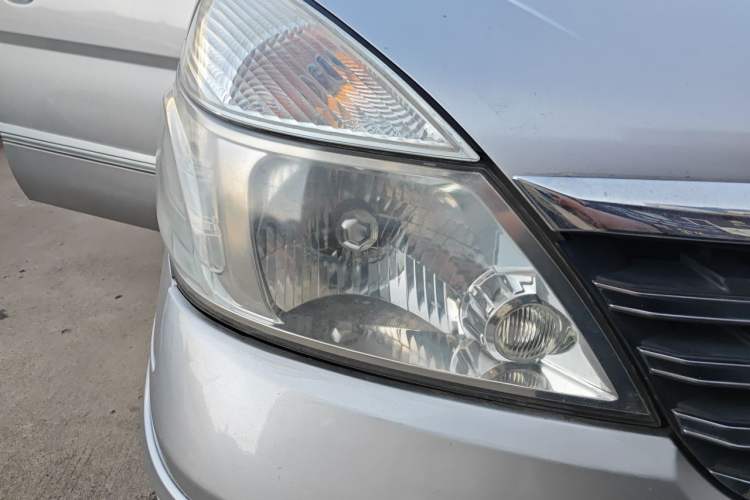 Used Dongfeng Yumsun 2009 2.0L Manual Luxury Edition Right Front Headlight