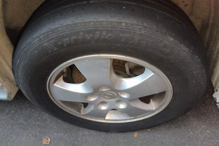 Used Dongfeng Yumsun 2009 2.5L Automatic Luxury Edition Right Front Wheel Hub