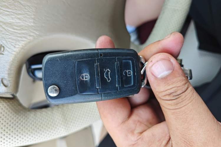 Used Dongfeng Yumsun 2009 2.0L Manual Luxury Edition Vehicle Key