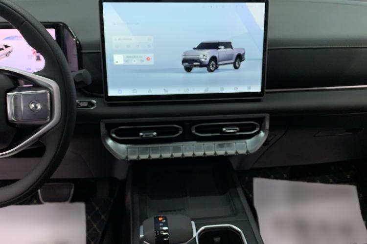 Used Dongfeng Zhengzhou Nissan Z9 2025 GT 2.3T Automatic Diesel 4x4 Smart Edition Audio And AC Panel