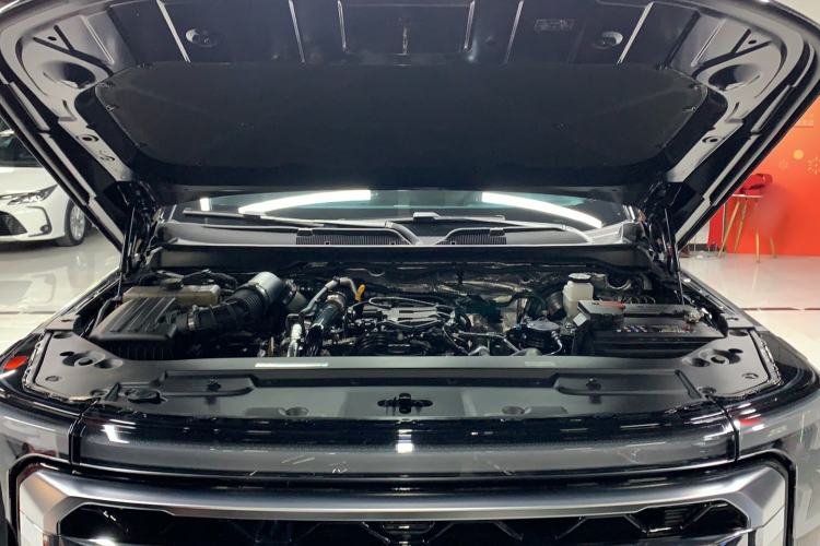 Used Dongfeng Zhengzhou Nissan Z9 2025 GT 2.3T Automatic Diesel 4x4 Smart Edition Engine Bay