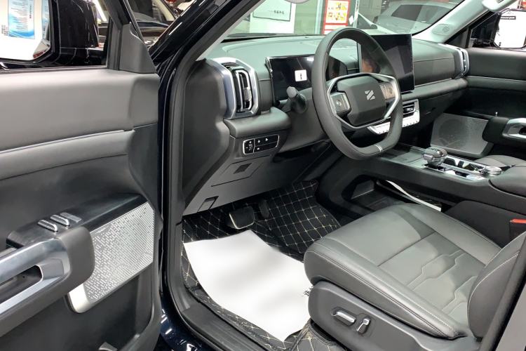 Used Dongfeng Zhengzhou Nissan Z9 2025 GT 2.3T Automatic Diesel 4x4 Smart Edition Interior 1