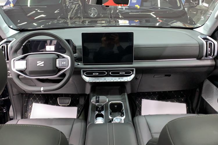 Used Dongfeng Zhengzhou Nissan Z9 2025 GT 2.3T Automatic Diesel 4x4 Smart Edition Interior 3