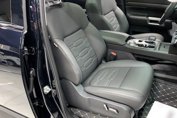 Used Dongfeng Zhengzhou Nissan Z9 2025 GT 2.3T Automatic Diesel 4x4 Smart Edition Right Front Seat