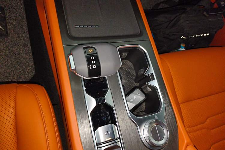 Used Dongfeng Zhengzhou Nissan Z9 2025 GT 2.0T Automatic Gasoline 4x4 First-Edition Smart Edition Gear Lever