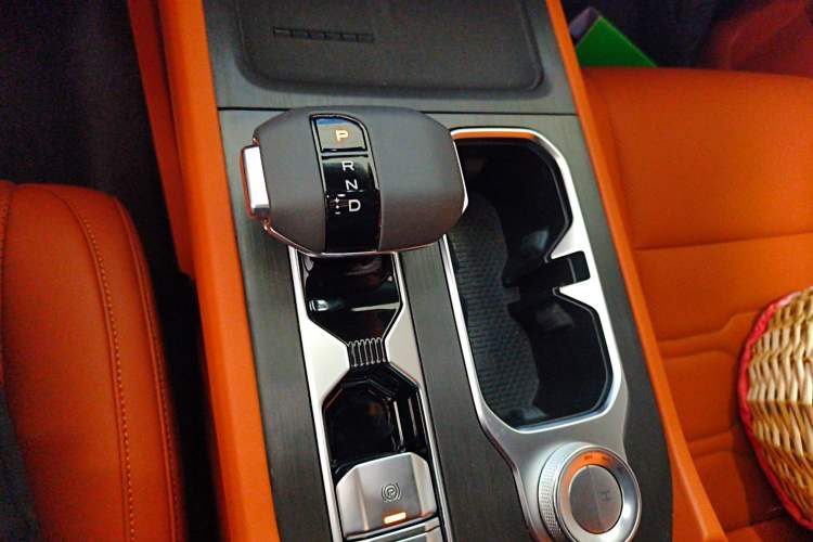 Used Dongfeng Zhengzhou Nissan Z9 2025 GT 2.3T Automatic Diesel 4x4 Smart Edition Gear Lever