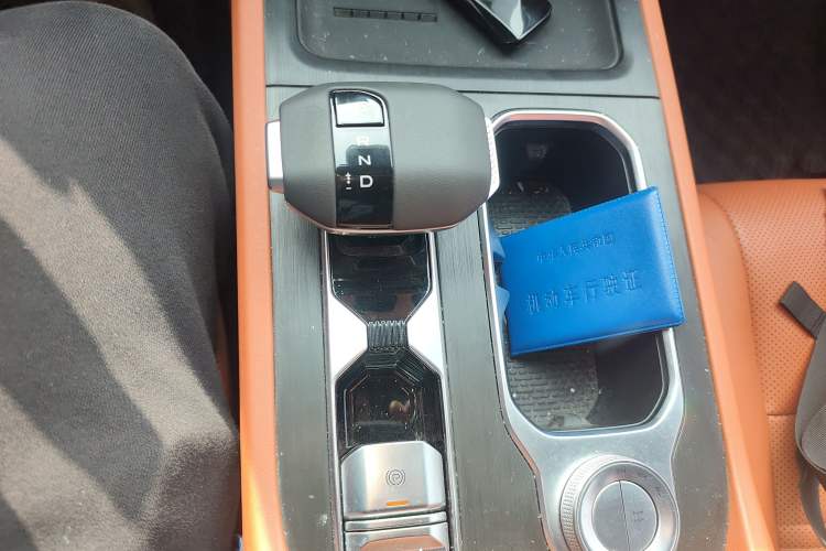 Used Dongfeng Zhengzhou Nissan Z9 2025 GT 2.3T Automatic Diesel 4x4 First-Edition Smart Edition Gear Lever