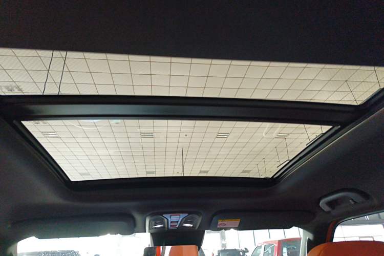Used Dongfeng Zhengzhou Nissan Z9 2025 GT 2.3T Automatic Diesel 4x4 Smart Edition Headliner