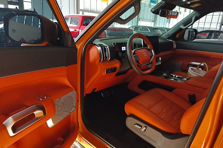 Used Dongfeng Zhengzhou Nissan Z9 2025 GT 2.3T Automatic Diesel 4x4 Smart Edition Interior 3