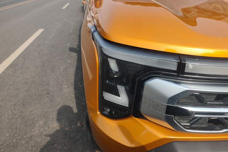 Used Dongfeng Zhengzhou Nissan Z9 2025 GT 2.3T Automatic Diesel 4x4 First-Edition Smart Edition Right Front Headlight