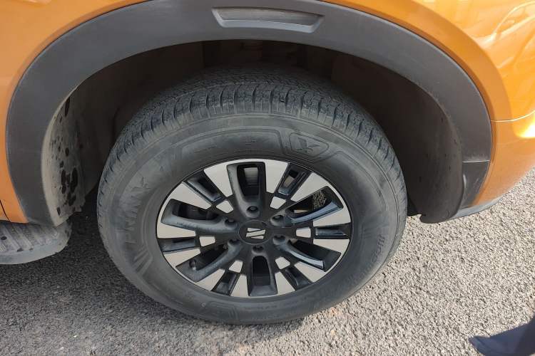 Used Dongfeng Zhengzhou Nissan Z9 2025 GT 2.3T Automatic Diesel 4x4 First-Edition Smart Edition Right Front Wheel Hub