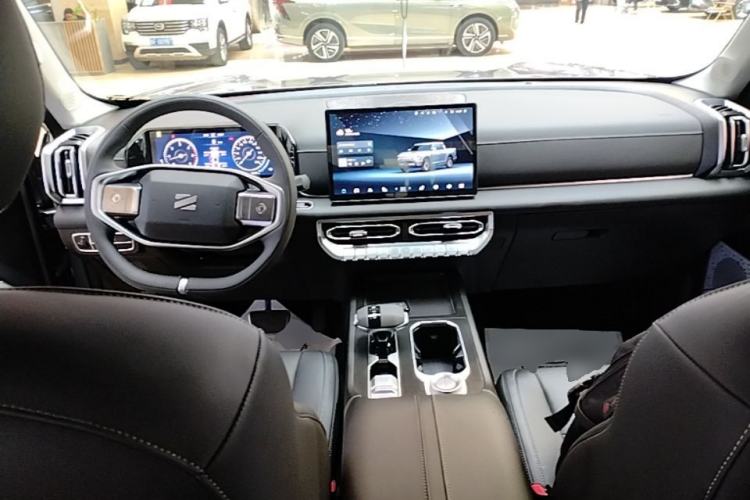 Used Dongfeng Zhengzhou Nissan Z9 2025 GT 2.3T Automatic Diesel 4x4 First Edition – Enjoyment Version Center Console