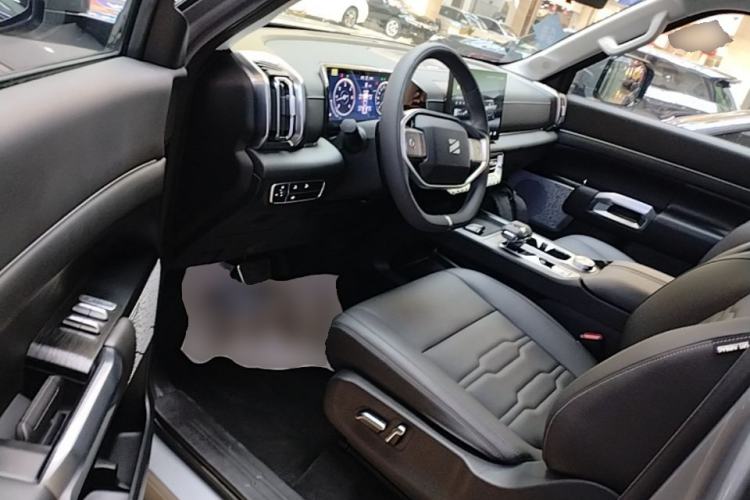 Used Dongfeng Zhengzhou Nissan Z9 2025 GT 2.3T Automatic Diesel 4x4 First Edition – Enjoyment Version Driver Seat