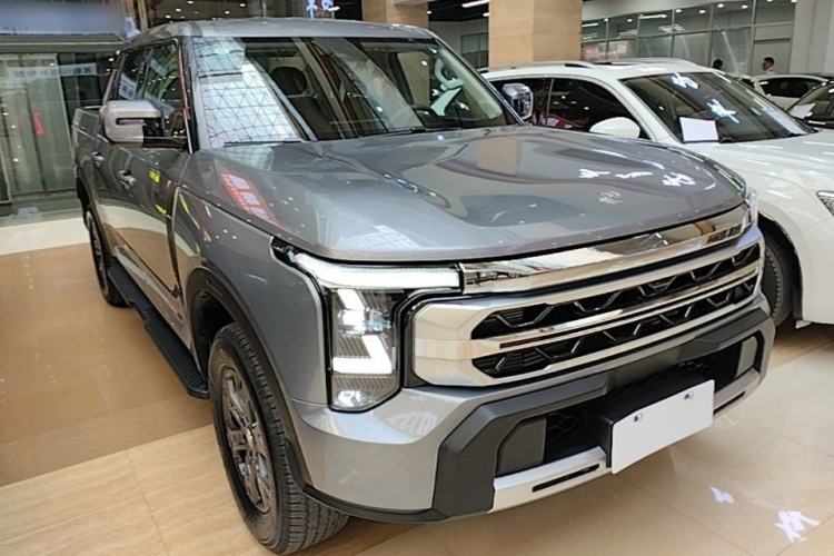 Used Dongfeng Zhengzhou Nissan Z9 2025 GT 2.3T Automatic Diesel 4x4 First Edition – Enjoyment Version Front Right 45 Deg